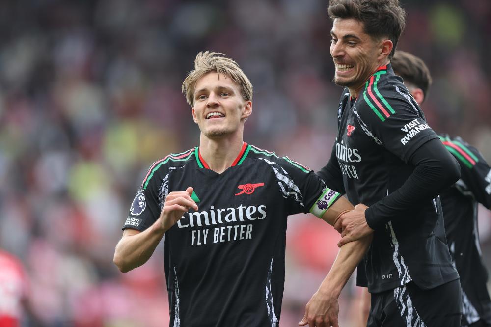 中场核心精准长传，多次制造射门机会